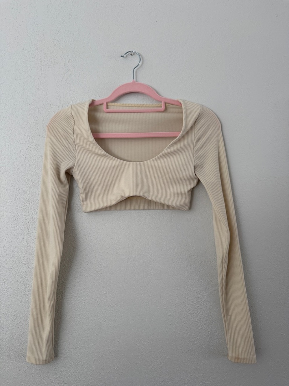 ALO Yoga Ribbed Long-Sleeve Scoop Crop Top in Cream Fair condition